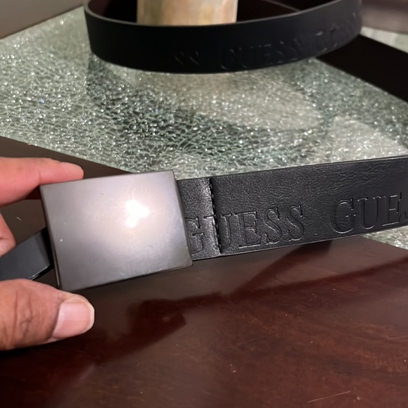 NWT GUESS BELT SIZE XL UNISEX BLACK WITH LOGO OUTSIDE BELT BUCKLE LOGO ON EDGE - Picture 8 of 9